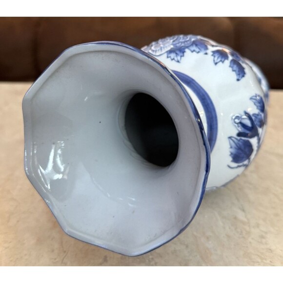 Japanese Arita Ware Blue & WHITE FLORAL Vase Vintage Beautiful Antique Design - Picture 3 of 5